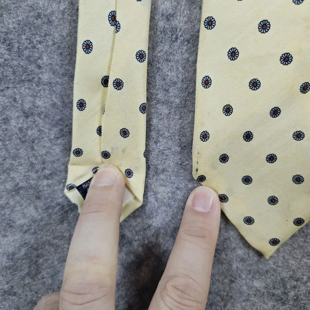 Brooks‎ Brothers Brooksgate Silk Neck Tie Yellow With Flowers 57x3 SPOTS Preppy